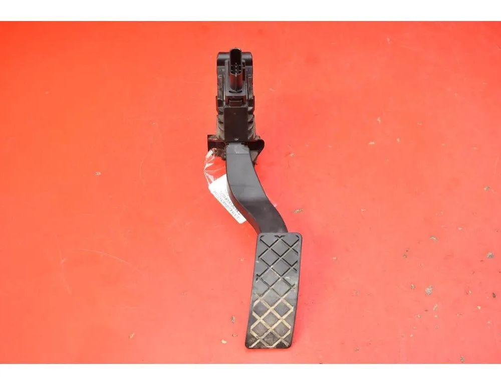 VOLKSWAGEN Passat B8 (2014-2023) Akseleratora / gāzes pedālis 5Q1723503H 30546106