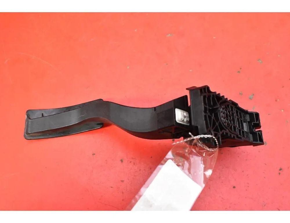 VOLKSWAGEN Passat B8 (2014-2023) Akseleratora / gāzes pedālis 5Q1723503H 30546106