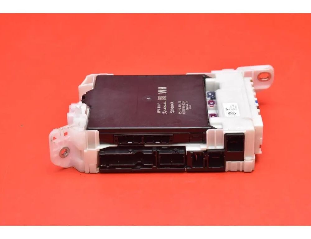 TOYOTA Yaris 4 generation (2020-2023) Fuse Box 82730-K0080 31226548