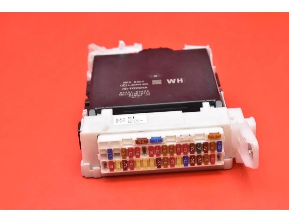 TOYOTA Yaris 4 generation (2020-2023) Fuse Box 82730-K0080 31226548