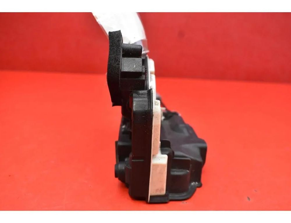 SEAT Leon 3 generation (2012-2020) Aizmugurējā labā durvju slēdzene 5K4839016Q 32272252