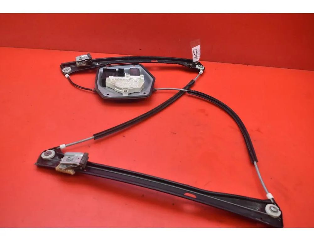 VOLKSWAGEN Golf Plus 1 generation (2004-2009) Стеклоподъемник передней левой двери 1K0959701E 33077014