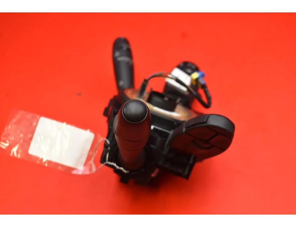 PEUGEOT 3008 2 generation (2017-2023) Подрулевой переключатель 96667320XT 33095300