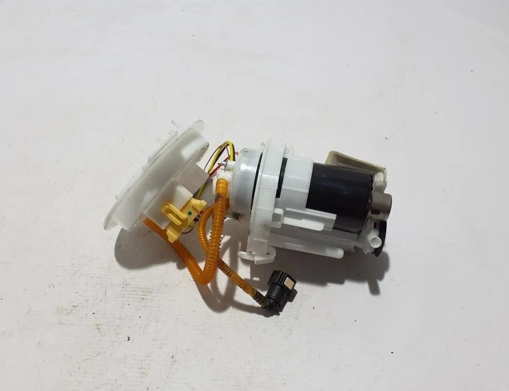 AUDI A5 F5 (2016-2024) Degvielas sūknis degvielas tvertnē 8B3919087F 31950534