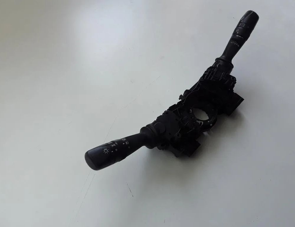 TOYOTA Auris 2 generation (2012-2015) Подрулевой переключатель 17F852 30801862