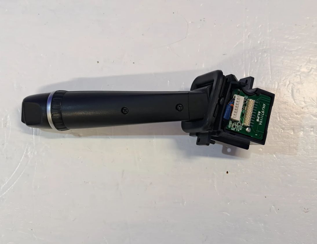 VOLVO XC90 1 generation (2002-2014) Stikla tīrītāja rokturis 30739218 27822676