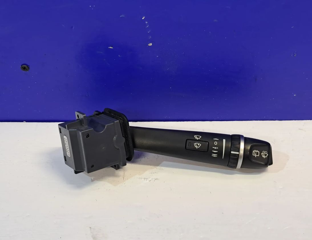 VOLVO XC90 1 generation (2002-2014) Stikla tīrītāja rokturis 30739218 27822676