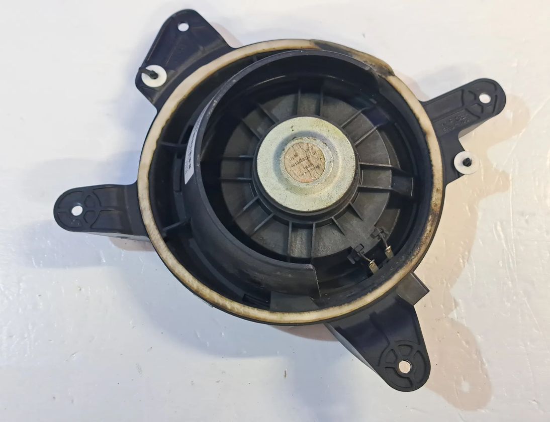 VOLVO V70 2 generation (2000-2008) Priekšējo labo durvju skaļrunis 30679500 27842972