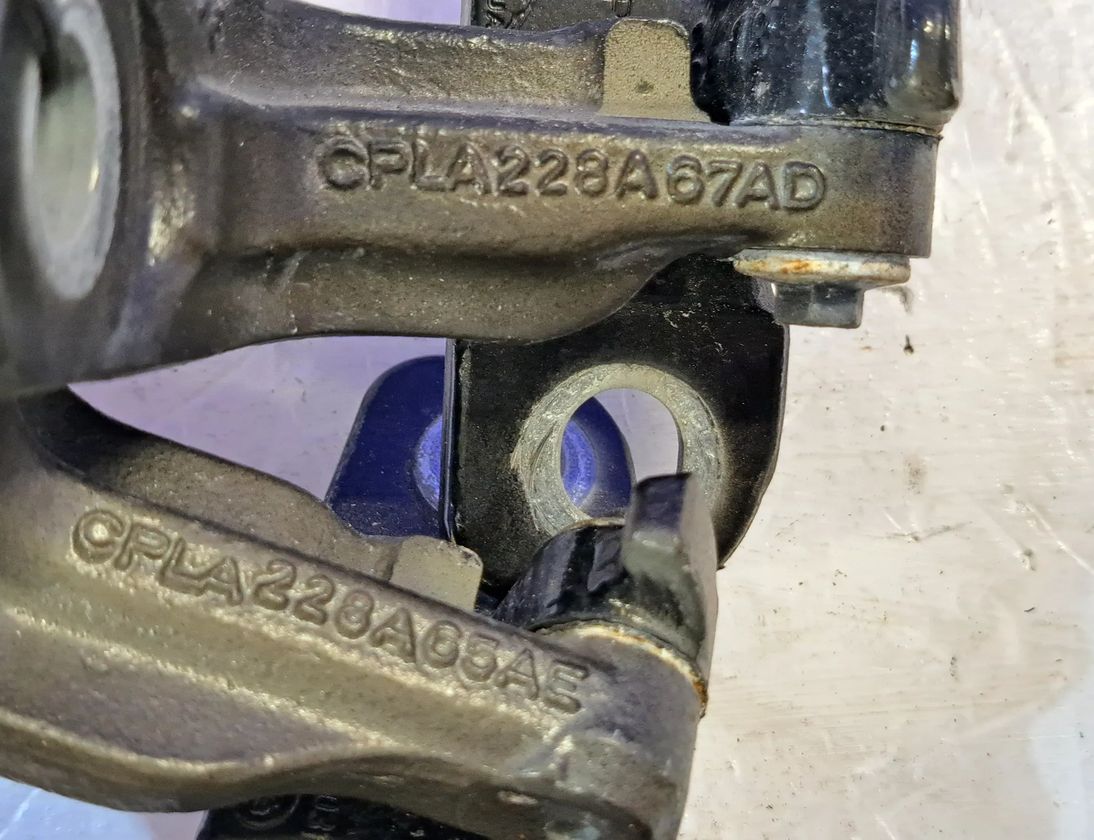 JAGUAR XE 1 generation (2014-2024) Front left door hinge kit CPLA228A67AD 28177538