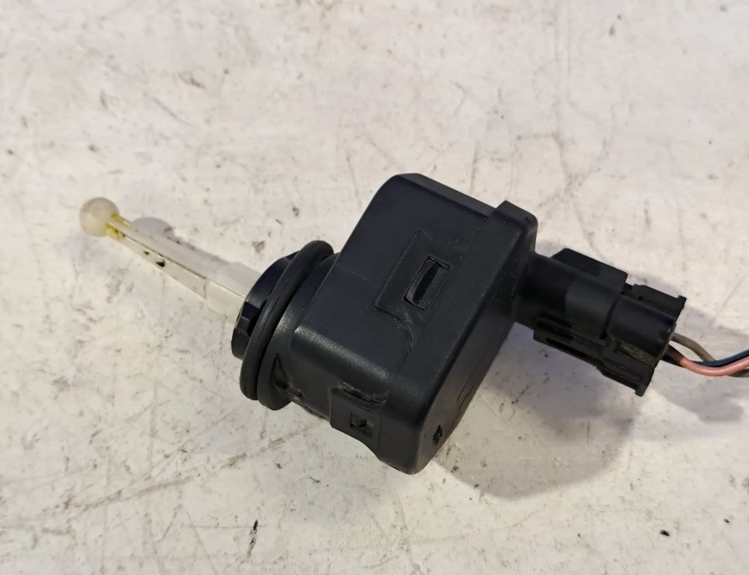 VOLVO V40 1 generation (1996-2004) Lukturu augstuma regulēšanas slēdzis 3345721 32744506