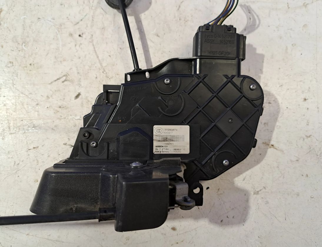 VOLVO V70 3 generation (2007-2020) Priekšējo labo durvju slēdzene 31253874,31416682,31253674,30799303 32782548