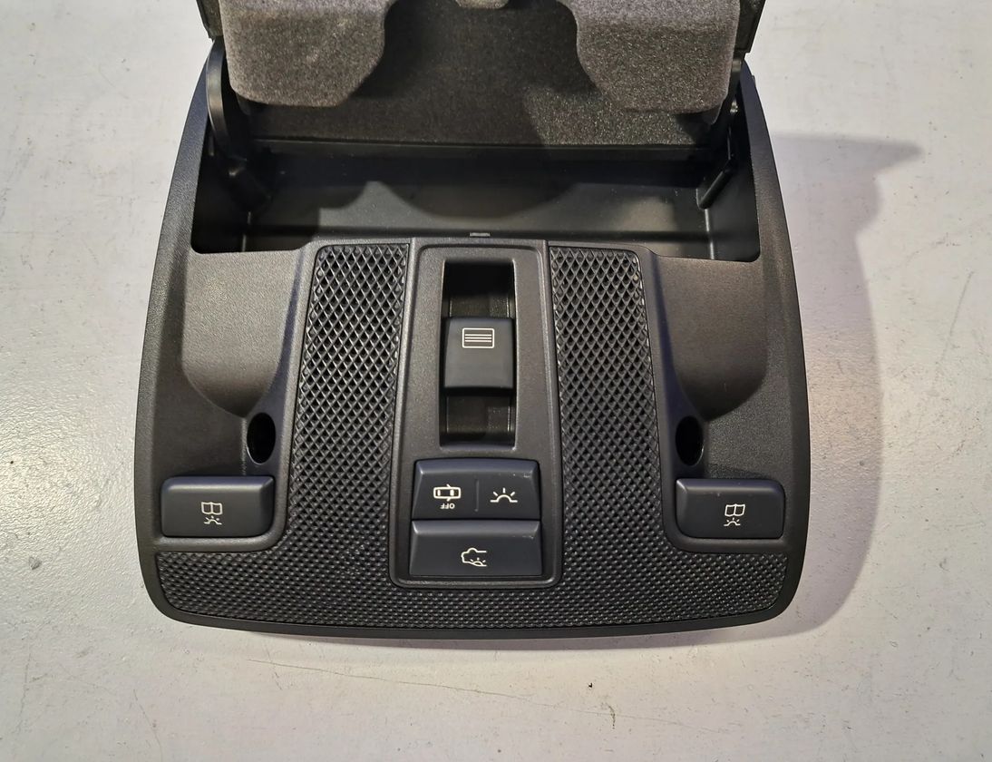 MERCEDES-BENZ GLA-Class X156 (2013-2020) Освещение салона A0009007203 33055304