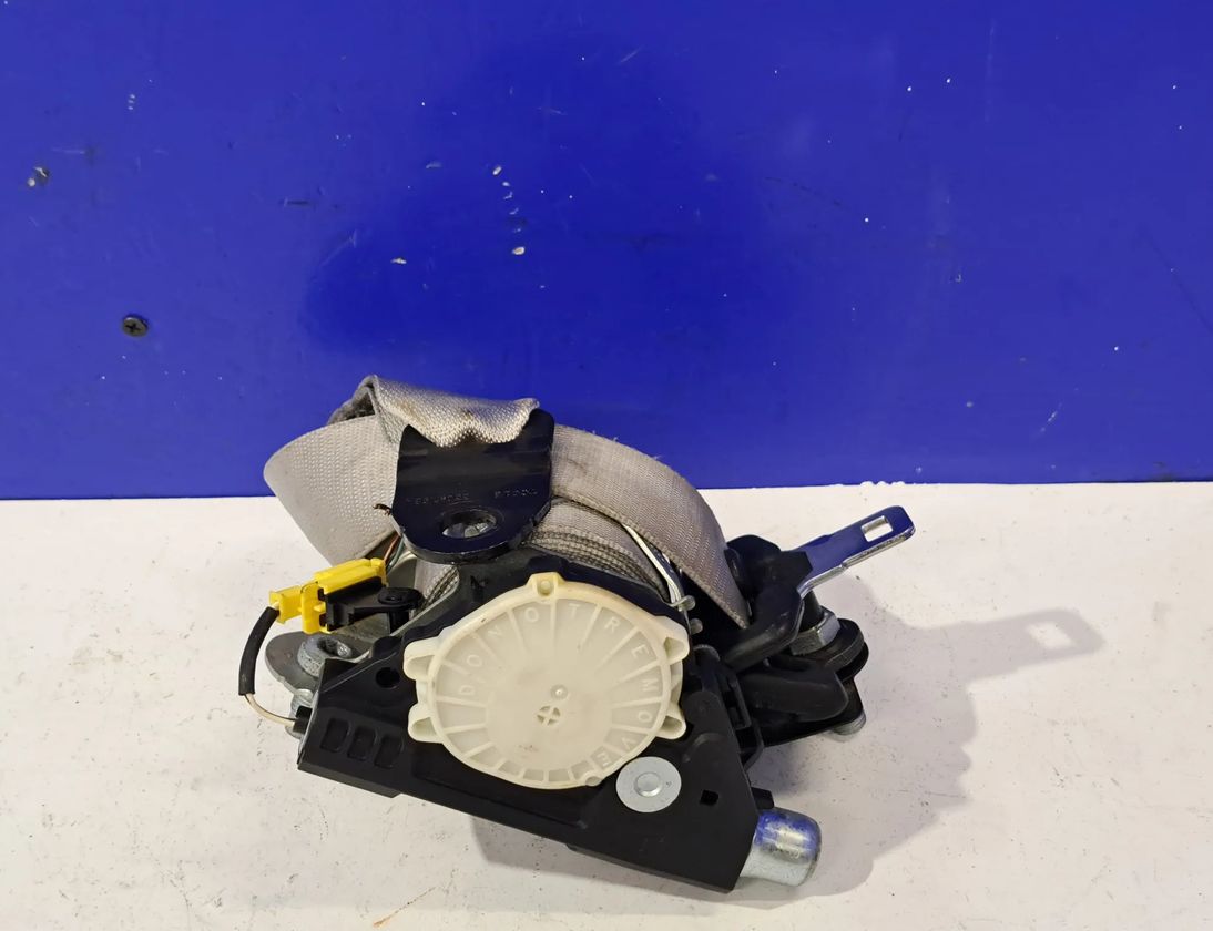 MERCEDES-BENZ C-Class W202/S202 (1993-2001) Front Right Seatbelt 2018680222 33083792