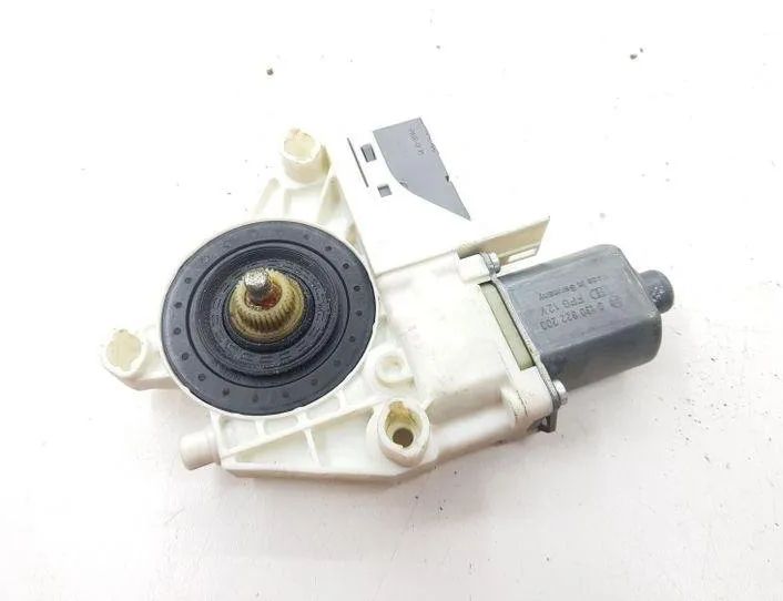 PEUGEOT 407 1 generation (2004-2010) Маторчик стеклоподъемника задней правой двери 999066103,0130822200 26418905