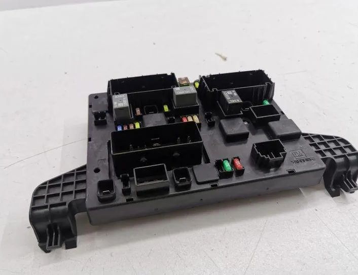 OPEL Astra J (2009-2020) Fuse box 13302301,365927271,1110022AA 26425770