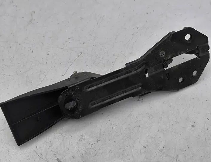 AUDI A6 C7/4G (2010-2020) Крюк капотa 4G0823480A 26468476