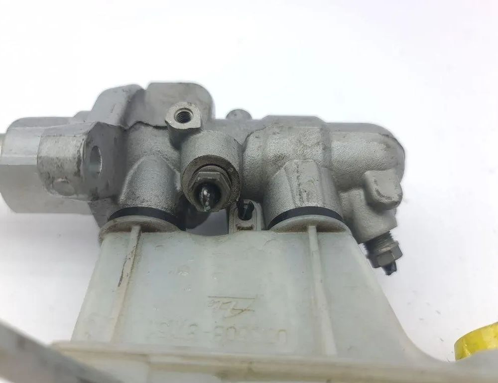 SEAT Ateca 1 generation (2016-2024) Brake Cylinder 5Q2611301H 31022232