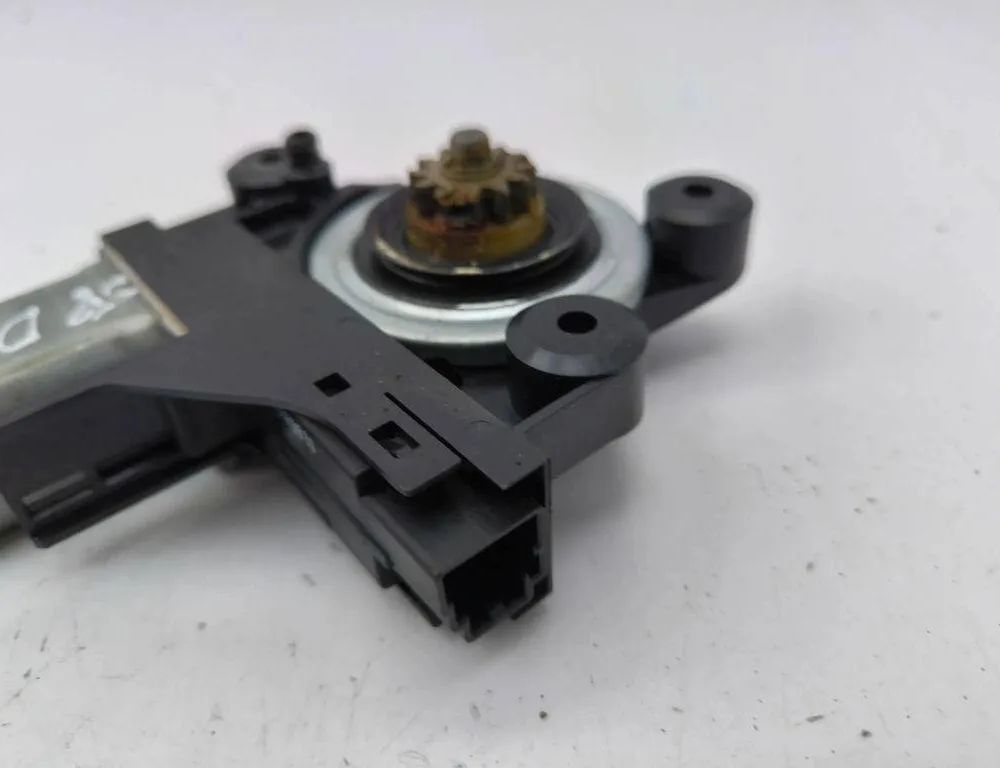 VOLVO V70 2 generation (2000-2008) Aizmugurējo labo durvju loga vadības motorīts 970716 31136744