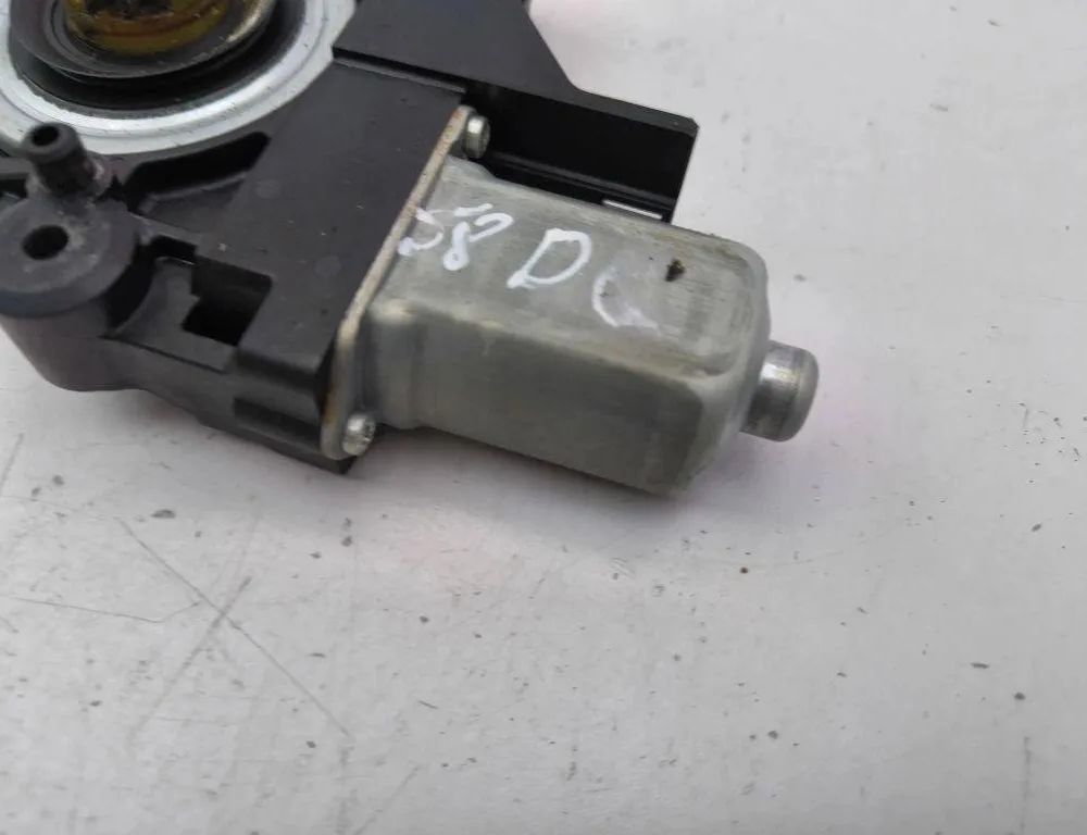 VOLVO V70 2 generation (2000-2008) Aizmugurējo labo durvju loga vadības motorīts 970716 31136744