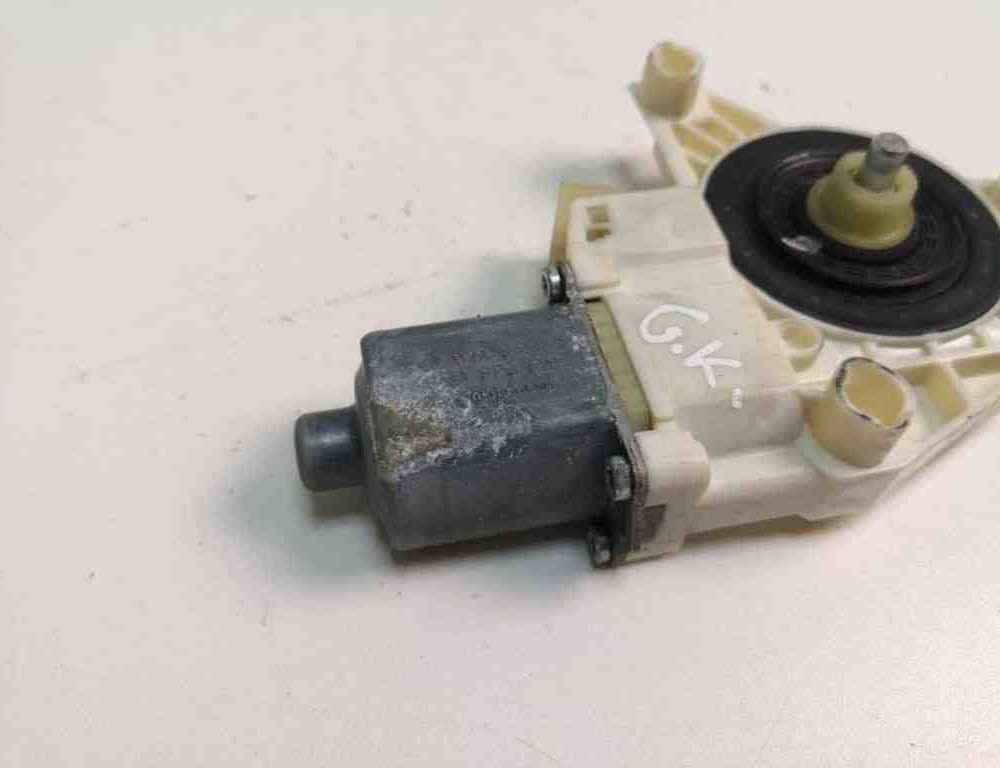 MERCEDES-BENZ C-Class W204/S204/C204 (2004-2015) Моторчик стеклоподъемника задней левой двери A2048200642 31138412