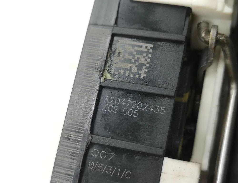 MERCEDES-BENZ E-Class W211/S211 (2002-2009) Front Right Door Lock A2047202435 31167572