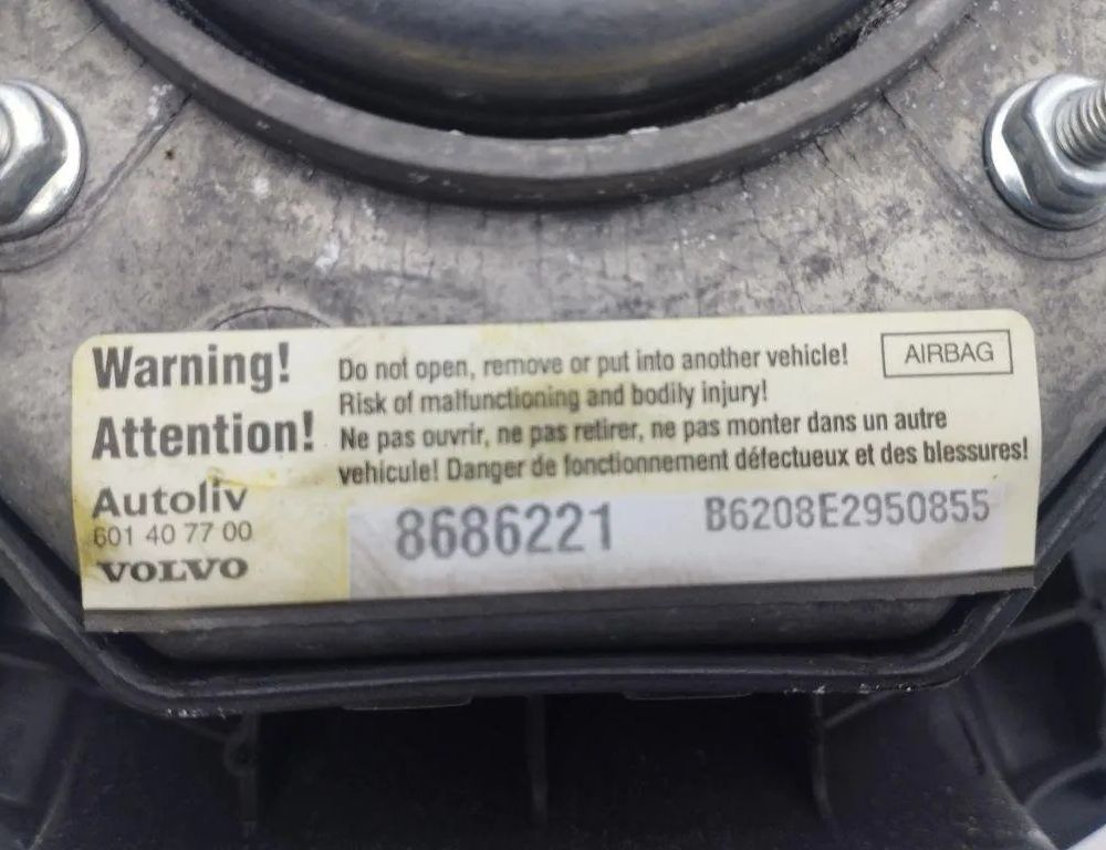 VOLVO XC90 1 generation (2002-2014) Steering Wheel Airbag 8686221 31175640