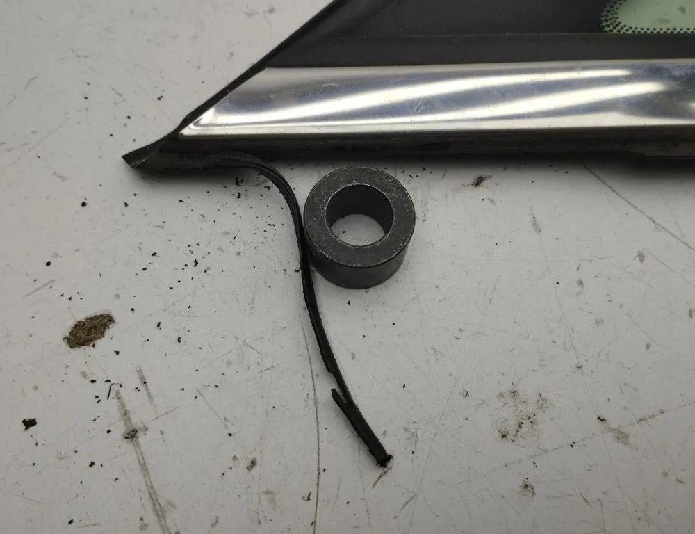 MAZDA CX-7 1 generation (2006-2012) Front door glass rail 31178098