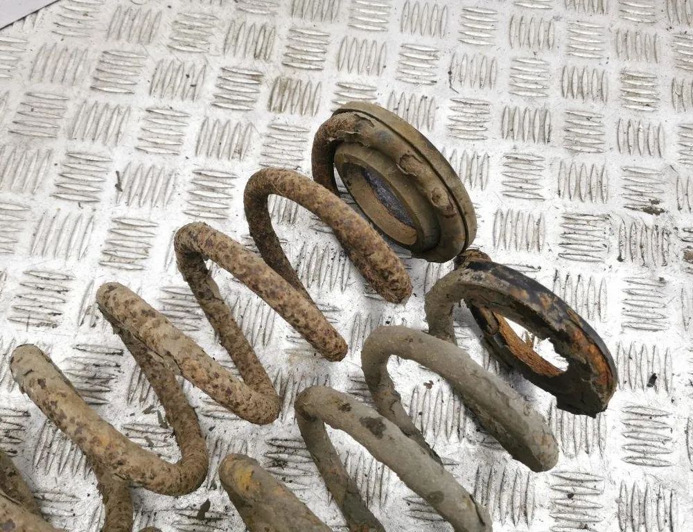 MITSUBISHI Outlander 3 generation (2012-2023) Aizmugurējā kreisā amartizātora atspere 31184974