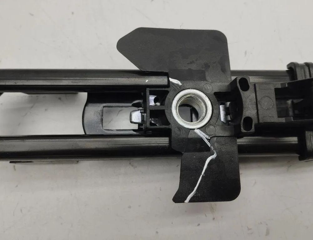 AUDI A7 C7/4G (2010-2020) Priekšējā kreisā drošības jostas augstuma regulētājs 8T8857833 31185292