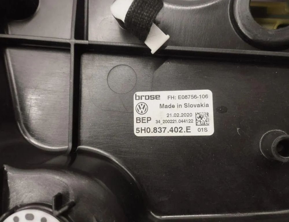 VOLKSWAGEN Golf 8 generation (2019-2023) Rear Right Door Window Regulator 5H0837402E 31190368