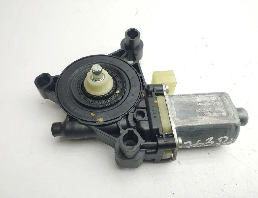 AUDI Q2 1 generation (2016-2024) Priekšējo kreiso durvju logu pacēlāja motorīts 5Q0959802B 31191018