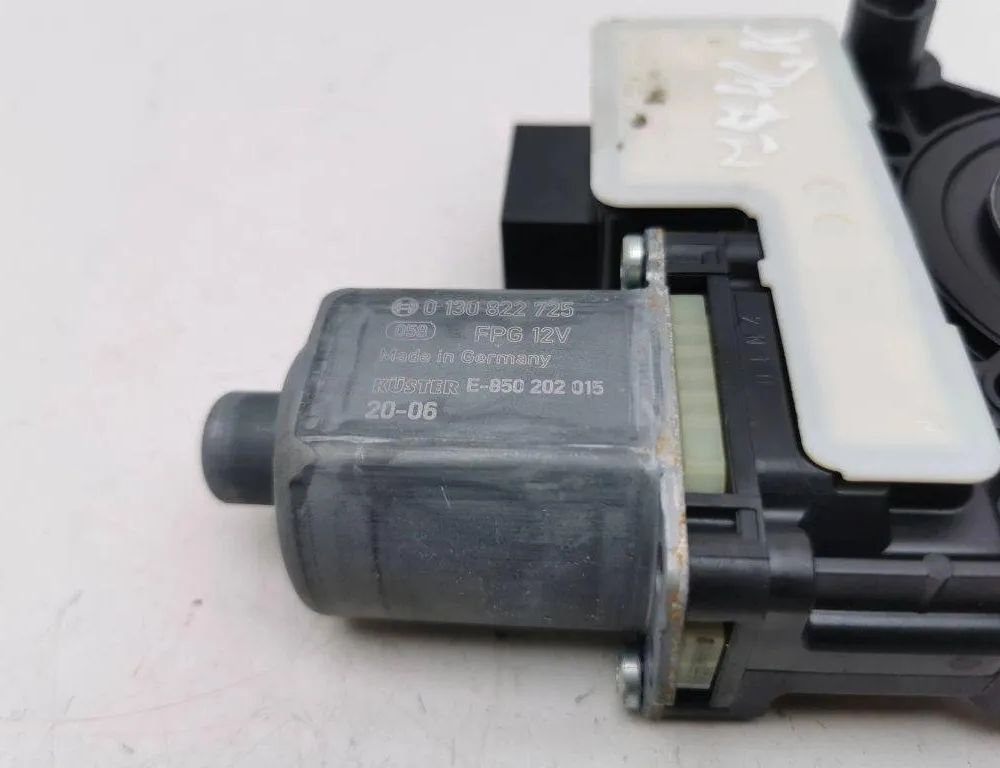 VOLKSWAGEN Tiguan 2 generation (2016-2024) Моторчик стеклоподъемника задней левой двери 5Q0959407A 31191805