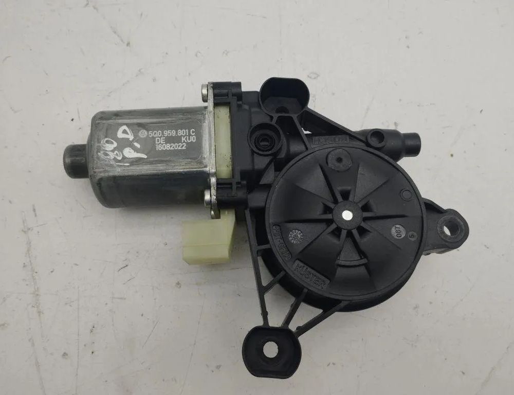 AUDI Q2 1 generation (2016-2024) Priekšējo kreiso durvju logu pacēlāja motorīts 5Q0959801C 31192387