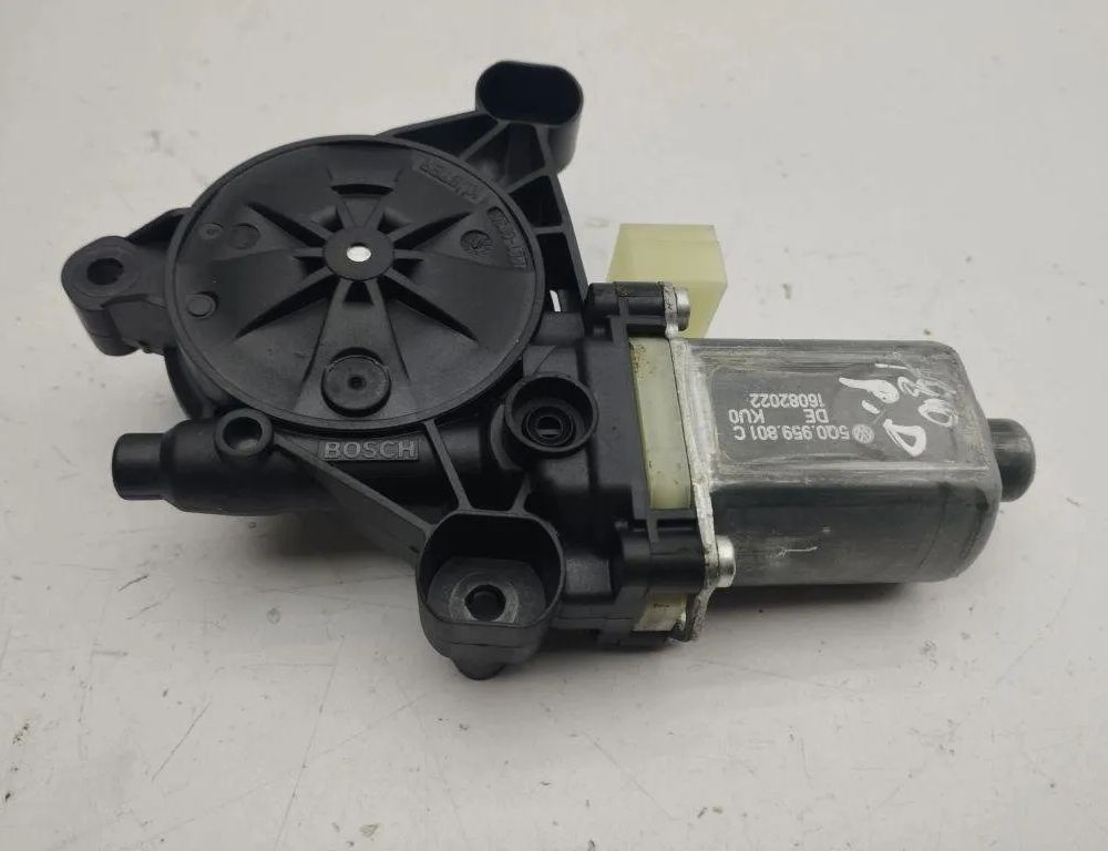 AUDI Q2 1 generation (2016-2024) Priekšējo kreiso durvju logu pacēlāja motorīts 5Q0959801C 31192387