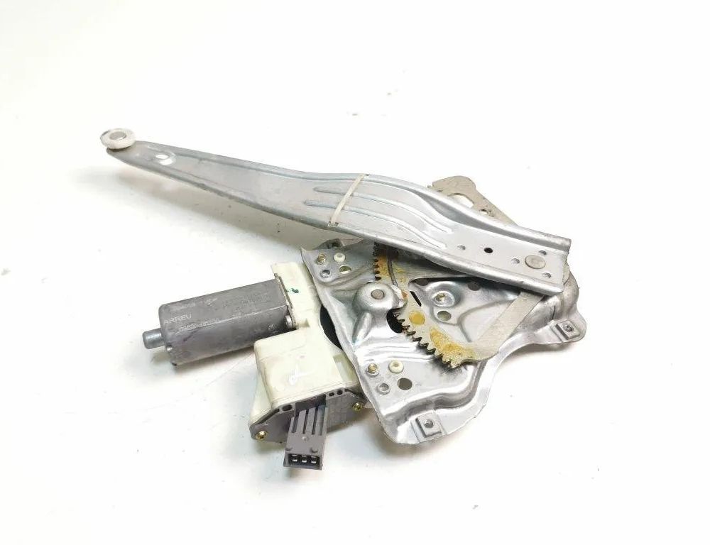 TOYOTA Avensis 2 generation (2002-2009) Стеклоподъемник задней правой двери 0130822031 31201456