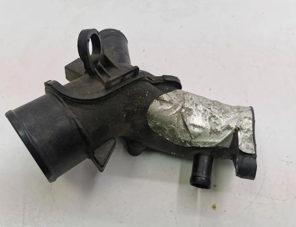 NISSAN Juke YF15 (2010-2020) Starpdzesētāja / interkūlera truba 165765493R 31202206