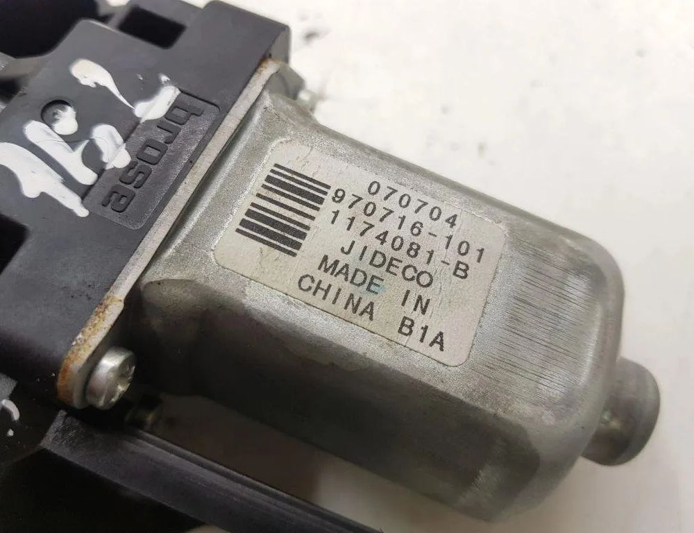 VOLVO V70 2 generation (2000-2008) Маторчик стеклоподъемника задней правой двери 1174081B,970716101 31202988