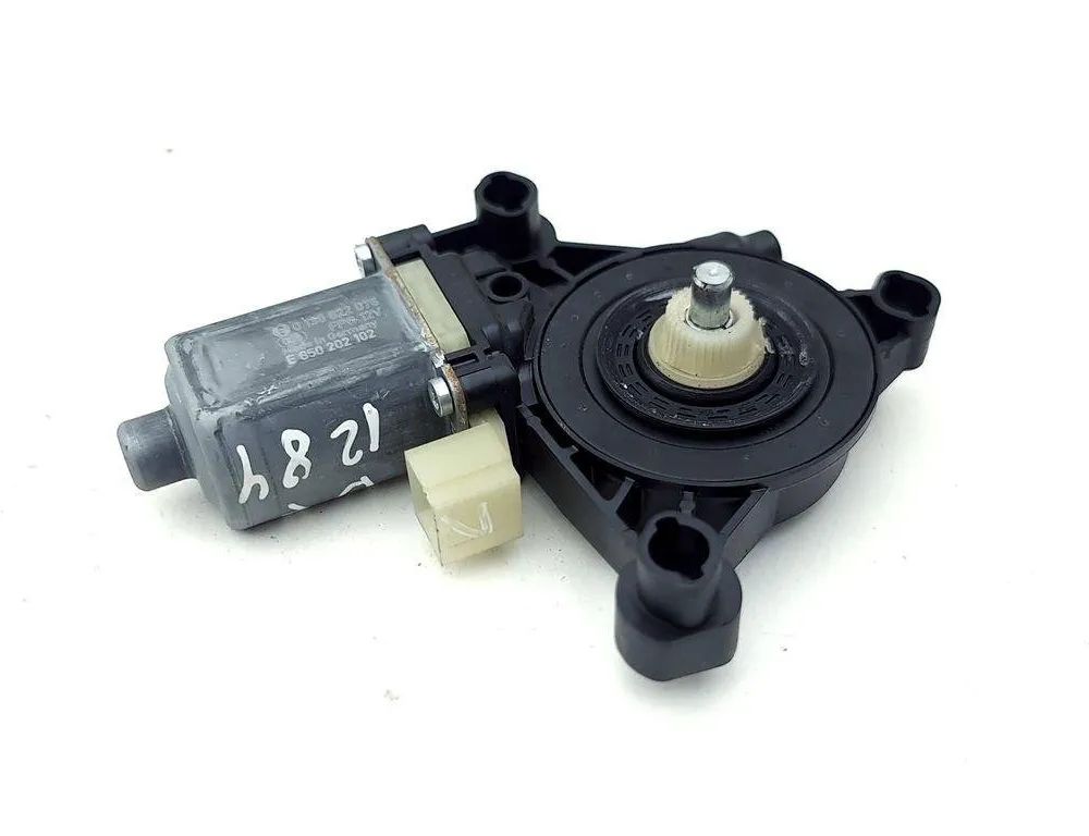 SEAT Leon 4 generation (2020-2023) Front Left Door Window Regulator Motor 5Q0959802C 31524038