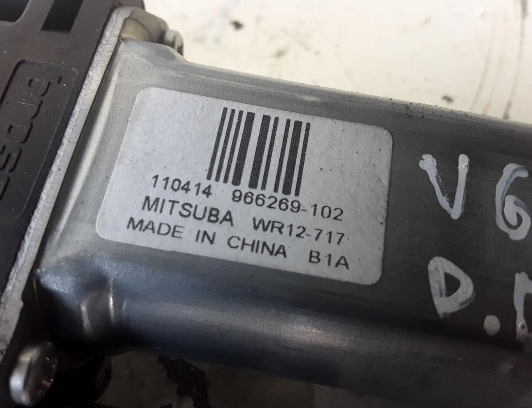 VOLVO V60 1 generation (2010-2020) Priekšējo labo durvju logu pacelšanas motorīts 966269102 23579920