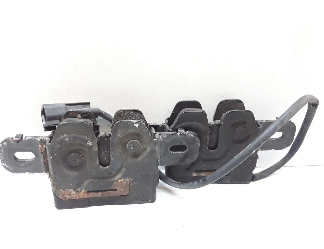 VOLVO V70 3 generation (2007-2020) Замок капота 30649448,30649447 23591402