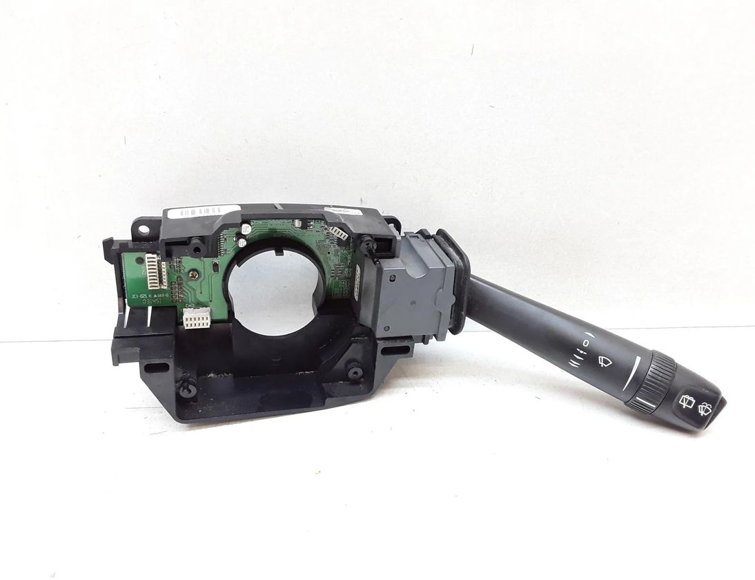 VOLVO XC90 1 generation (2002-2014) Stikla tīrītāja rokturis 8691545,30658614 23592619