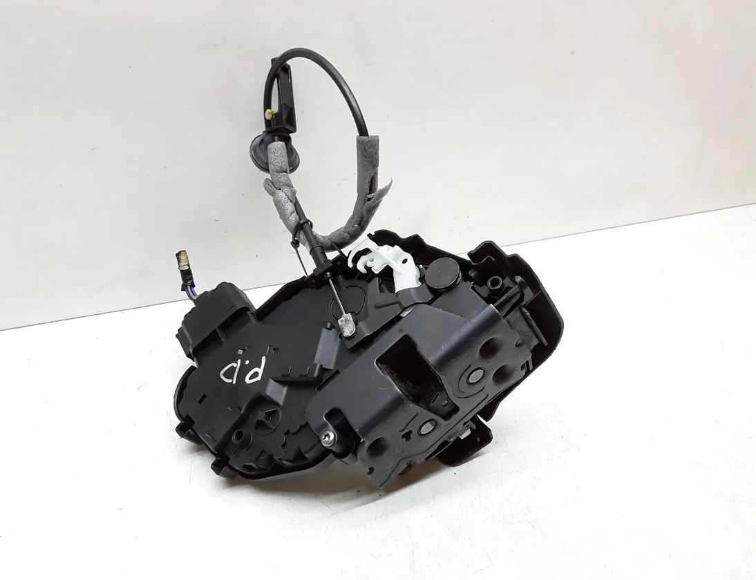 VOLVO V70 3 generation (2007-2020) Priekšējo kreiso durvju slēdzene 31253674 23603406