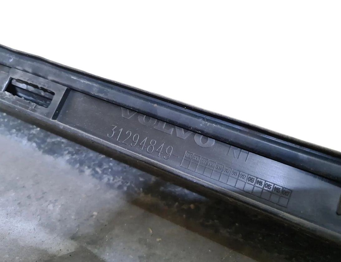 VOLVO XC60 1 generation (2008-2017) Labās puses dekoratīvā plastmasas sliekšņu uzlika 31294849 23604073