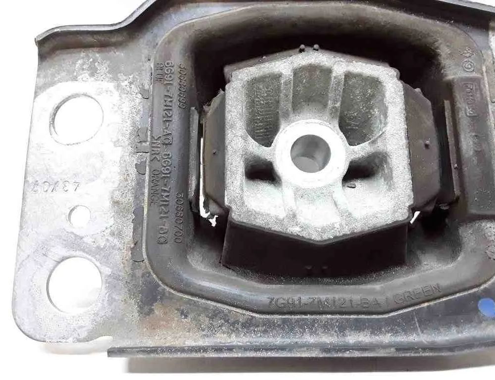 VOLVO XC70 2 generation (2000-2007) Передняя подушка двигателя PG917M121BA,6G917M121,30680699,30680700 32643458