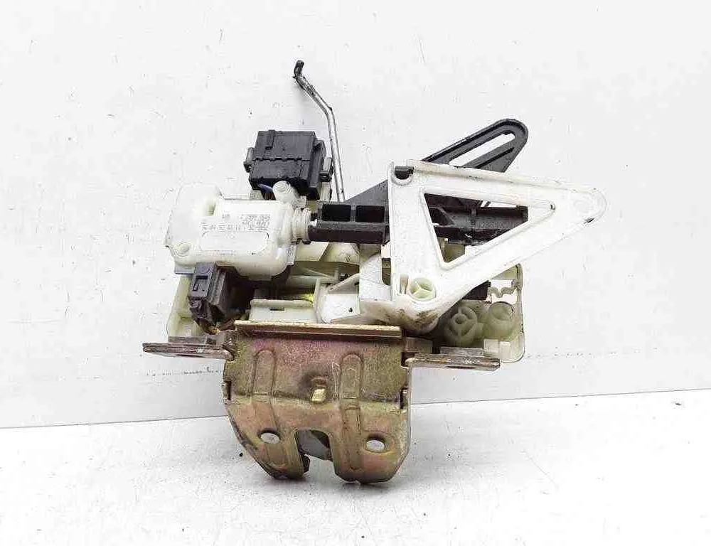 VOLVO V70 2 generation (2000-2008) Aizmugurējā bagāžnieka slēdzene 30716331,999066622 32656213