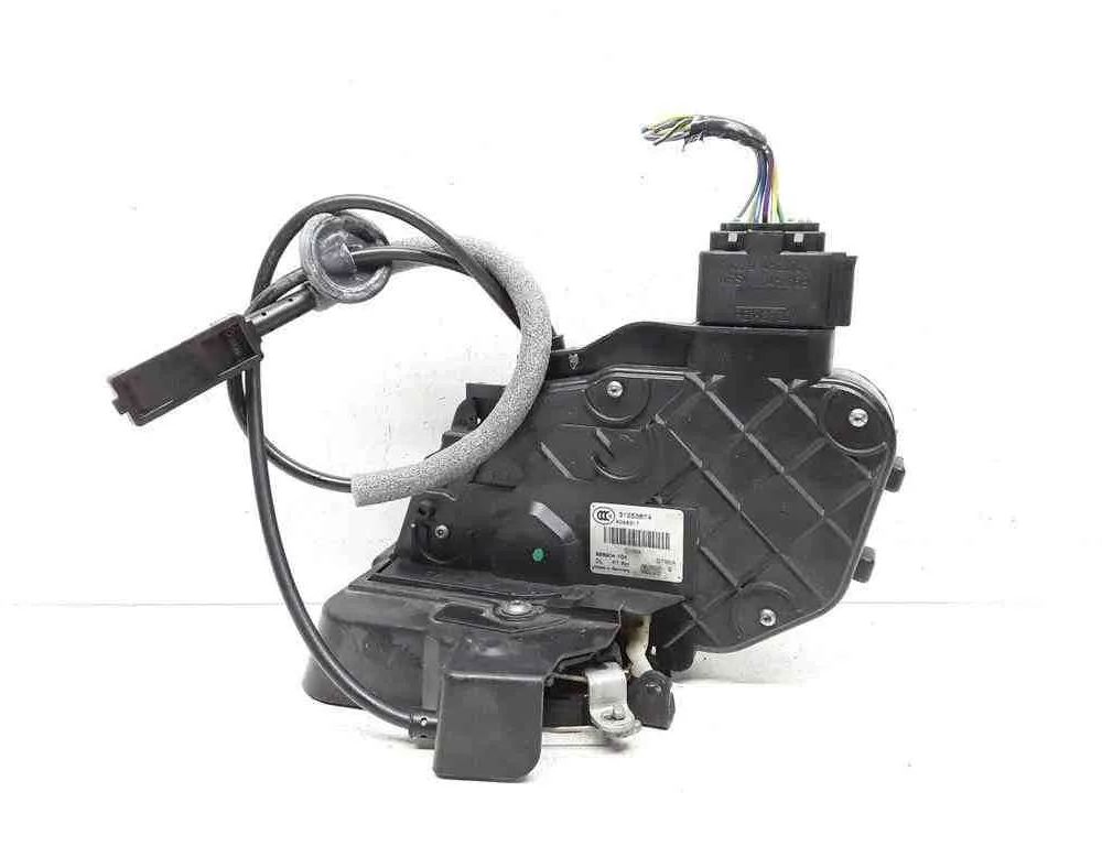 VOLVO V70 2 generation (2000-2008) Замок двери передний правый 31253674 32657135