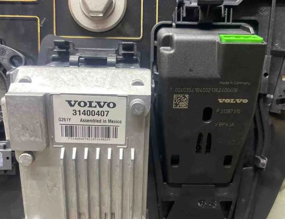 VOLVO V60 1 generation (2010-2020) Front Windshield P31387310,31400407 32669169