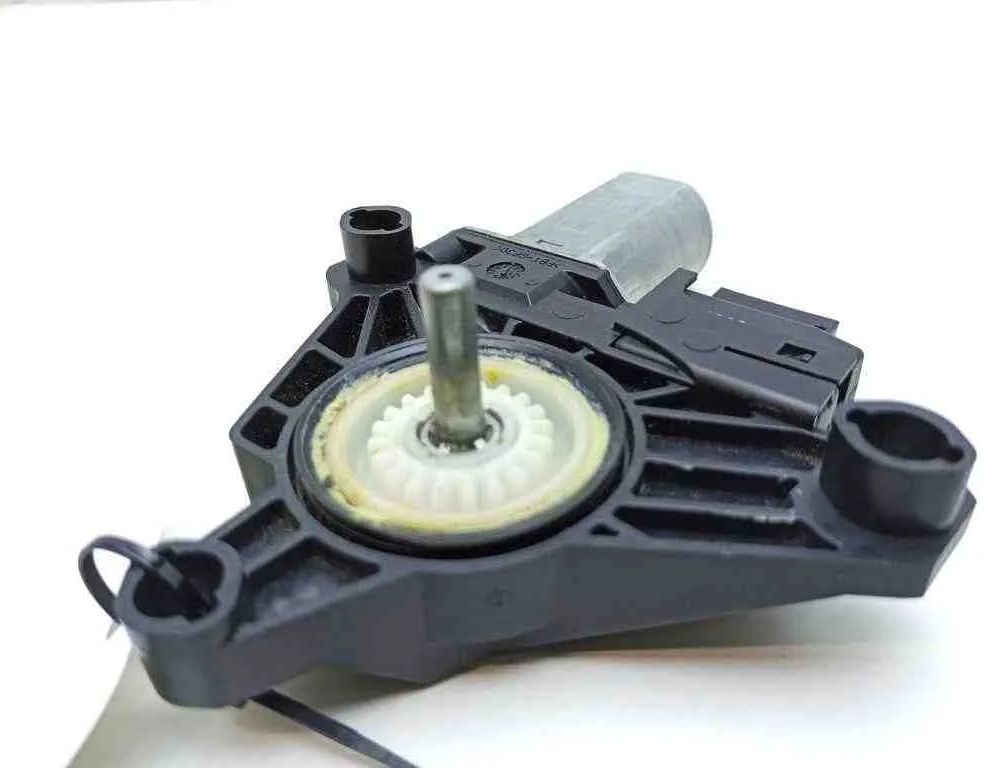 MERCEDES-BENZ E-Class W213/S213/C238/A238 (2016-2024) Aizmugurējo kreiso durvju loga pacēlāja motorīts A2139060502 32704189