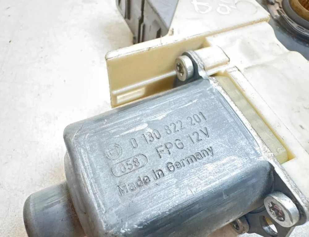 PEUGEOT 407 1 generation (2004-2010) Моторчик стеклоподъемника задней левой двери 0130822201 31372260