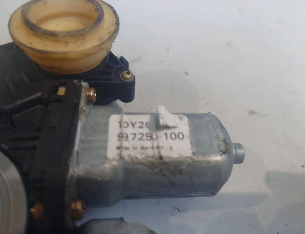 TOYOTA Verso 1 generation (2009-2015) Front Right Door Window Regulator 997250100 31388117